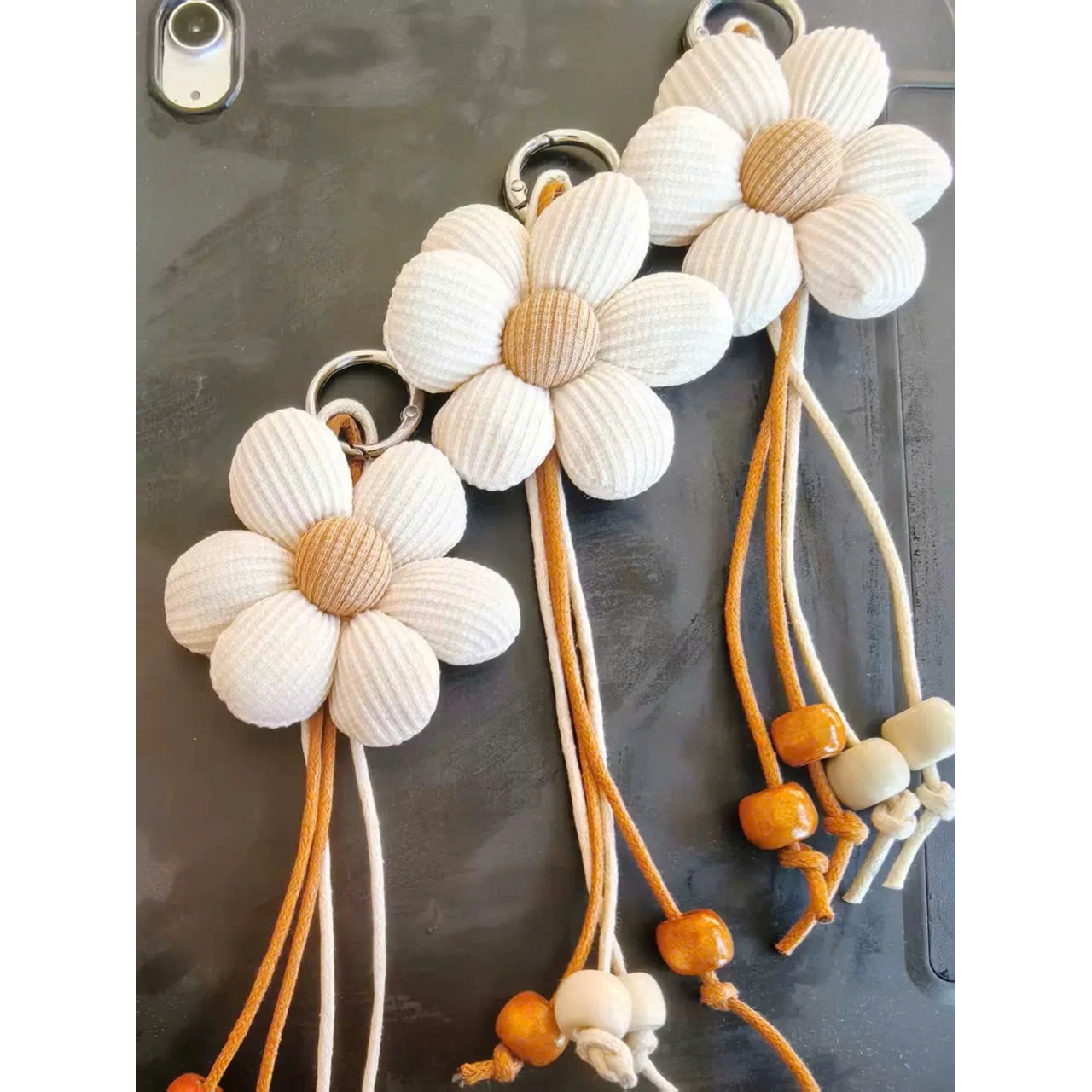 Móc Khóa Hoa Cúc Vải Tăm Cunbag Charm Treo Túi Xách Hình Bông Hoa Phối Hạt Gỗ Vintage PK049
