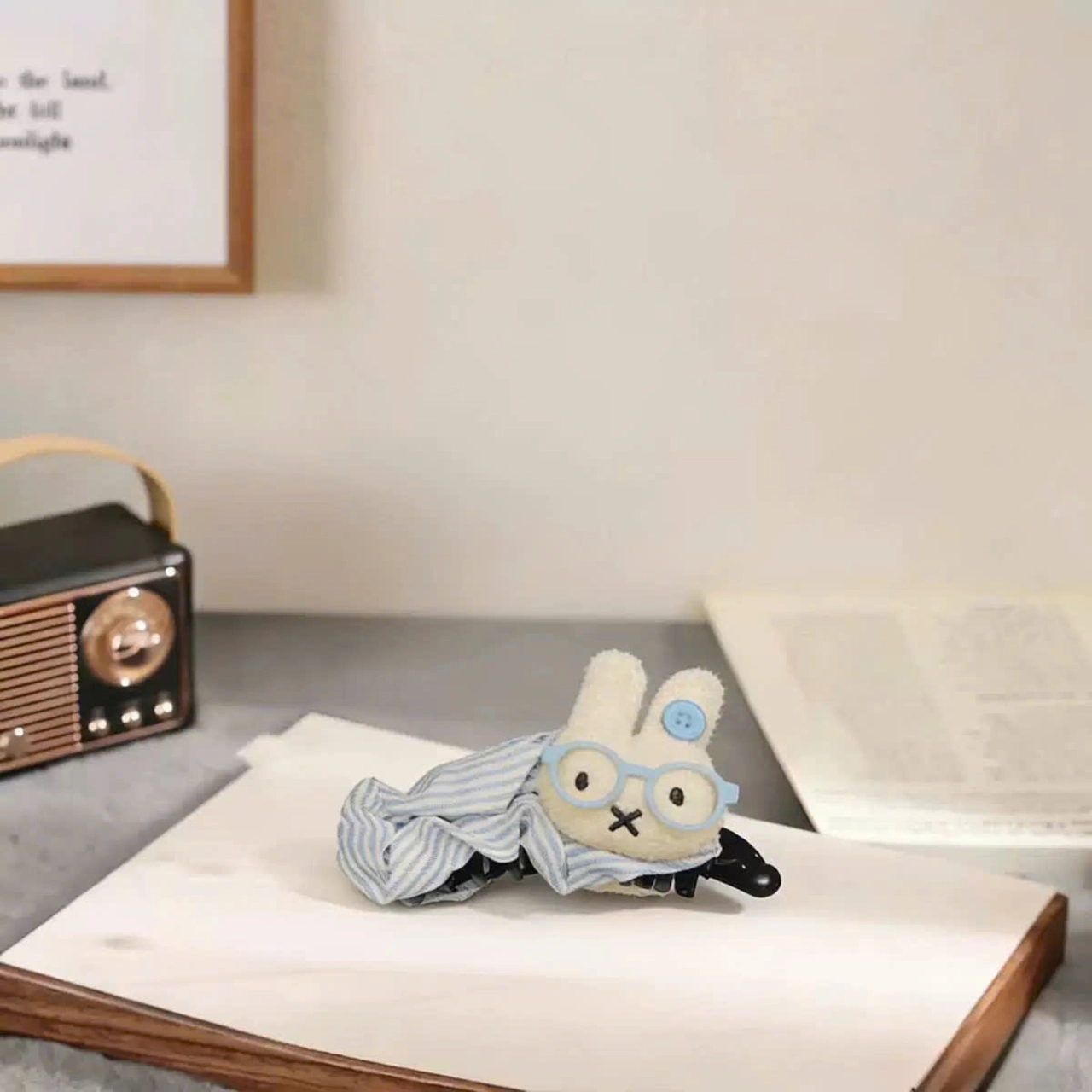 Móc Khóa Nữ Cunbag Hình Đầu Thỏ Phụ Kiện Bông Xù Đeo Kính Gắn Nút Áo Dễ Thương PK077