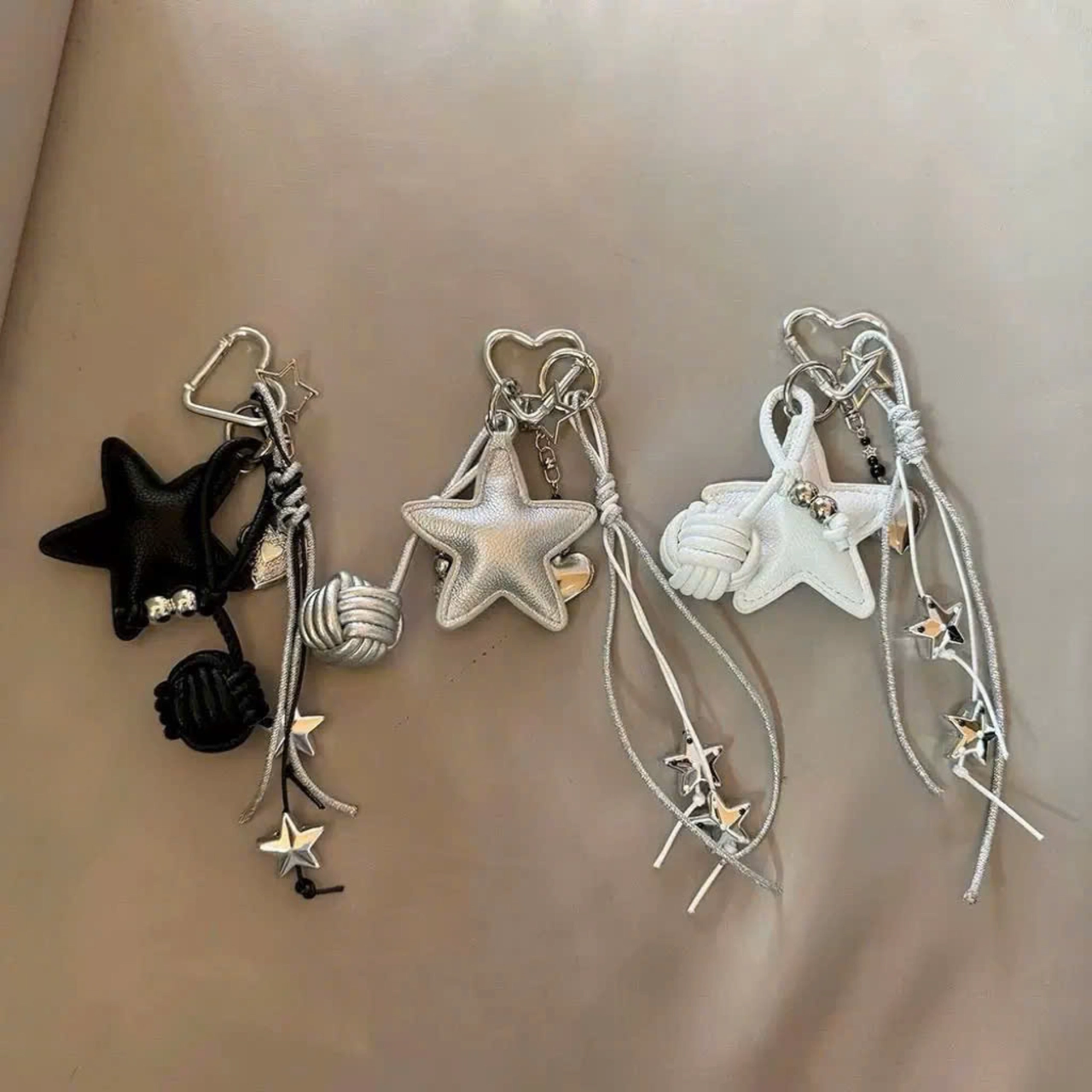Móc Khóa Charm Cunbag Ngôi Sao Phụ Kiện Treo Balo Túi Xách Quả Cầu Chỉ Đan Tua Rua Xinh PK050