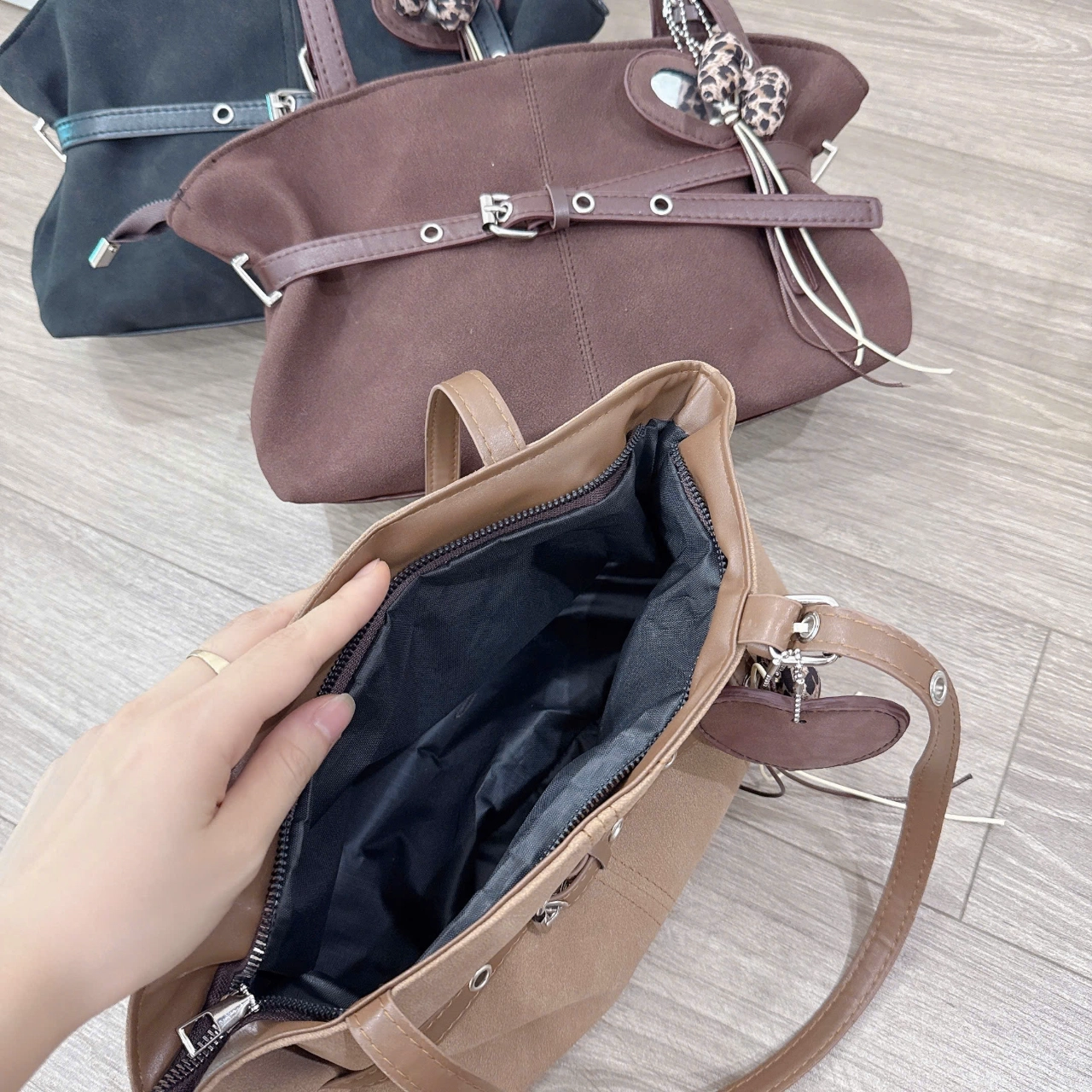 (Tặng Kèm Charm) Túi Kẹp Nách Nữ Cunbag Da Lộn Thắt Đai Giỏ Đeo Vai Vintage Da Báo Cá Tính CUN892