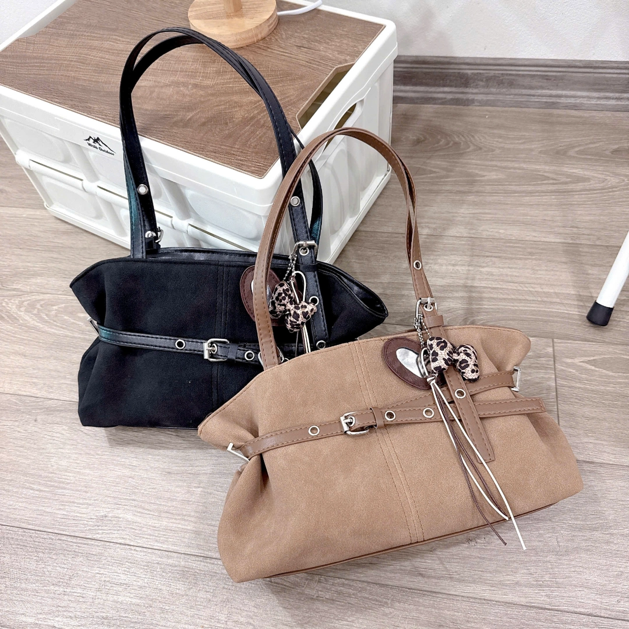 (Tặng Kèm Charm) Túi Kẹp Nách Nữ Cunbag Da Lộn Thắt Đai Giỏ Đeo Vai Vintage Da Báo Cá Tính CUN892