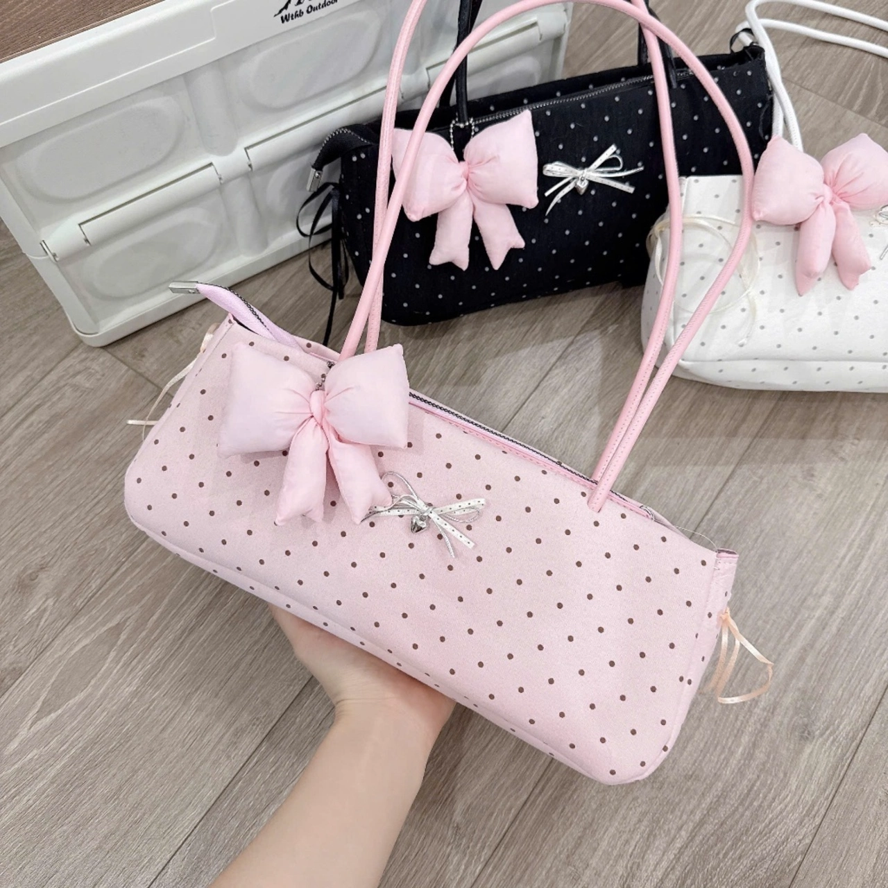 (Tặng Charm Nơ) Túi Xách Nữ Cunbag Baguette Chấm Bi Túi Kẹp Nách Coquette Đính Nơ Vải CUN698