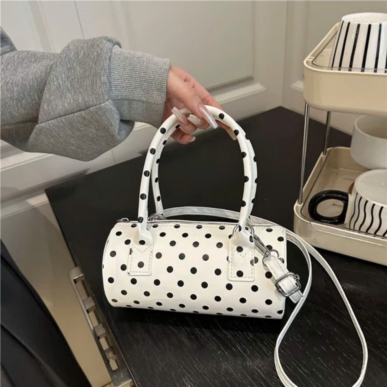 (Deal Mở Bán) (Tặng Chamr Sao) Túi Xách Nữ Cunbag Dáng Trống Tròn Phối Chấm Bi Retro CUN683