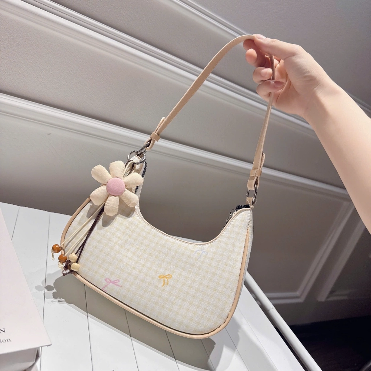 Túi Xách Nữ Cunbag Đeo Vai Caro Nhỏ Đính Hoa Vải Phong Cách Hàn Quốc Khóa Kéo Tiện Lợi CUN207