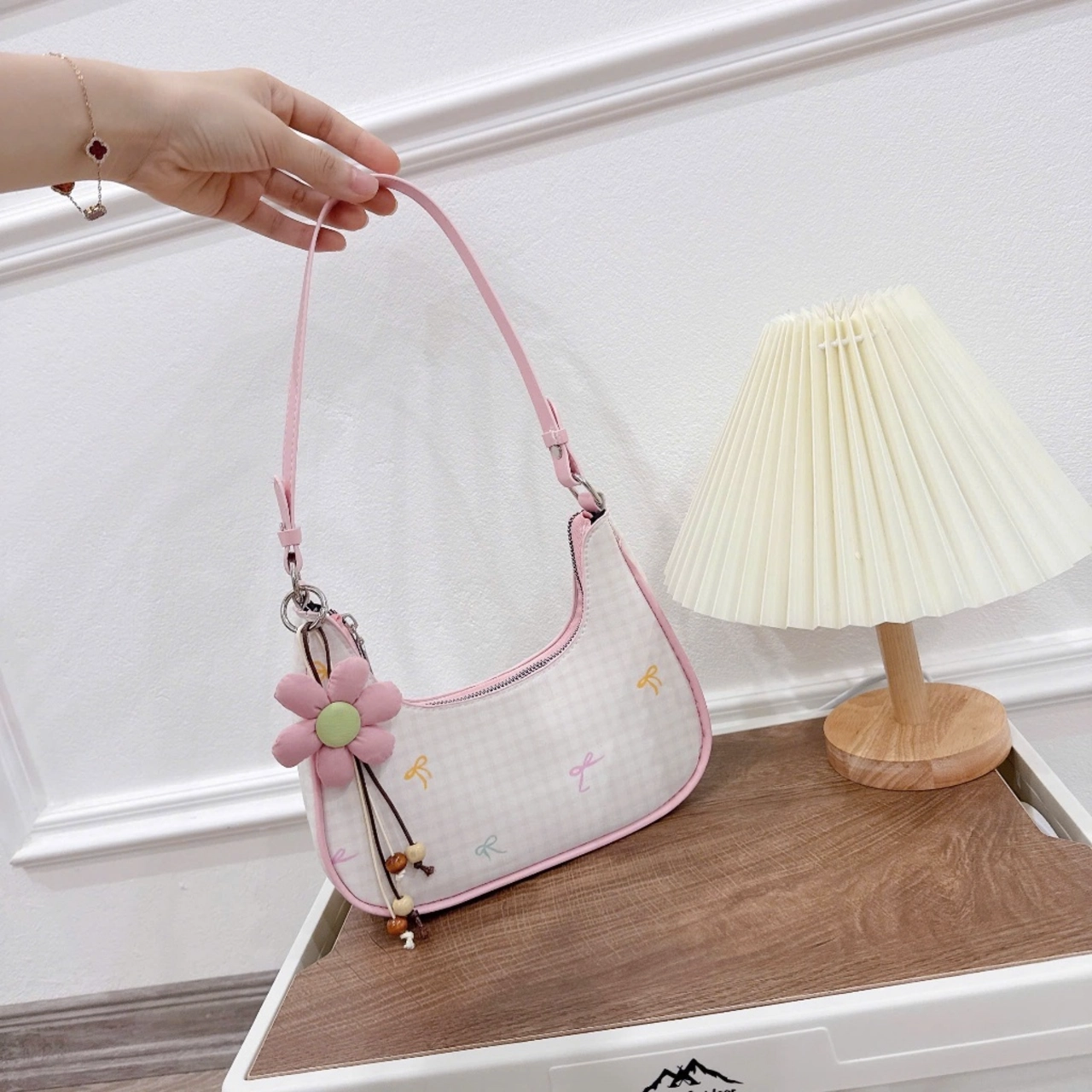 Túi Xách Nữ Cunbag Đeo Vai Caro Nhỏ Đính Hoa Vải Phong Cách Hàn Quốc Khóa Kéo Tiện Lợi CUN207